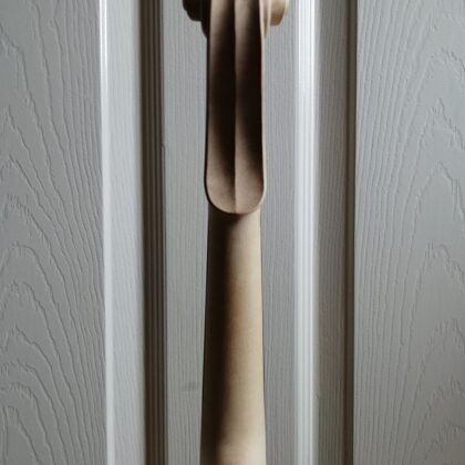Shadows on the scroll and neck (in white)